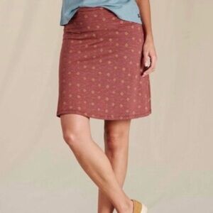 Toad&Co Chaka skirt Flowy boho skirt Size M Rust Neutral Geometric print Stretch